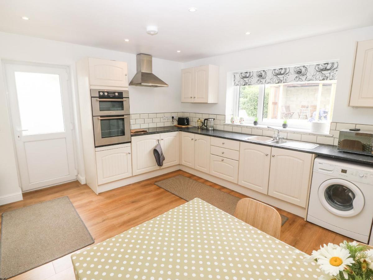 3 Terrace * Gaerwen